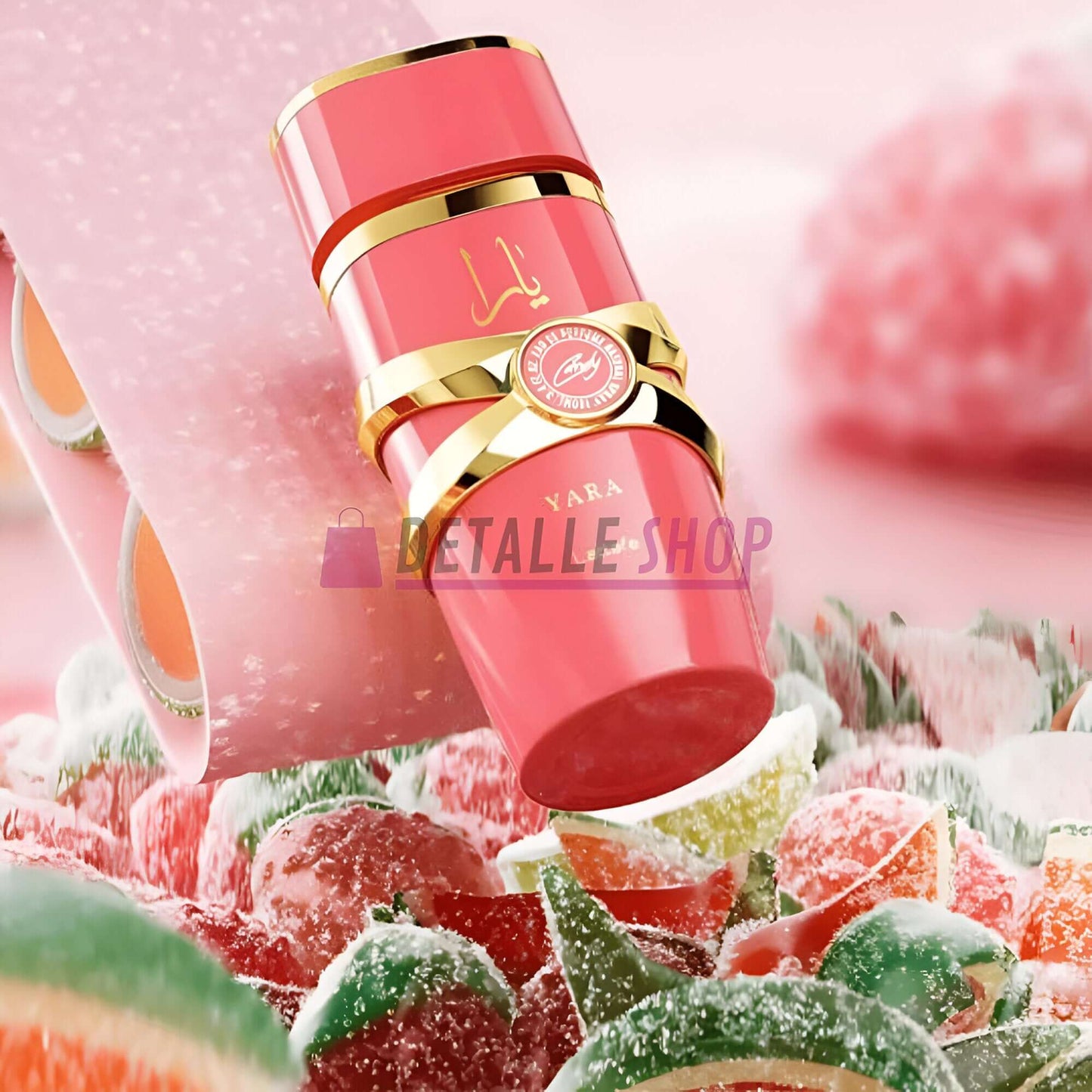 Yara Candy de Lattafa 100ml, fragancia dulce en un fondo de golosinas coloridas y vibrantes.