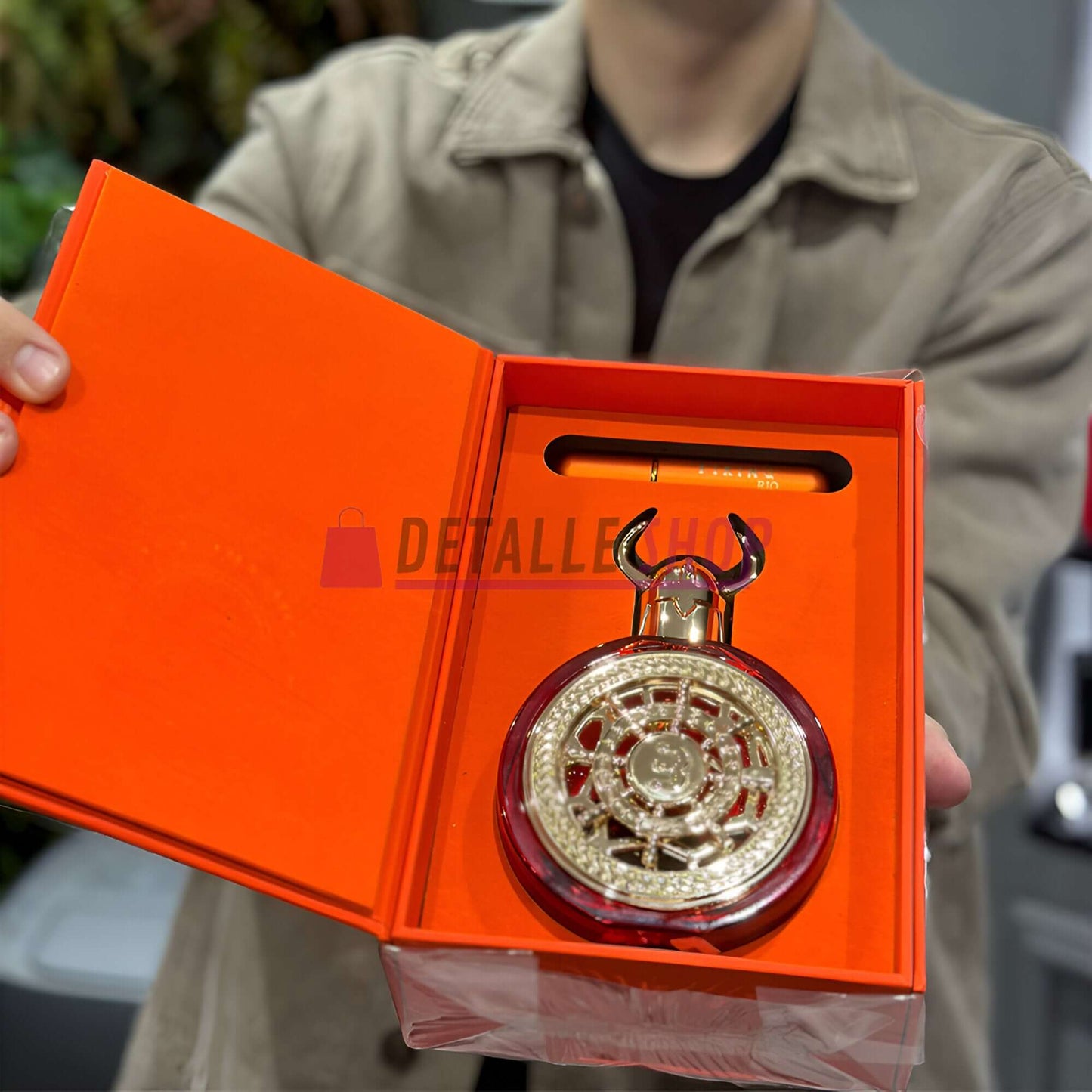 Bharara Viking Rio es similar a qué perfume de diseñador Bharara Viking Rio vs. perfumes similares de lujo arabe