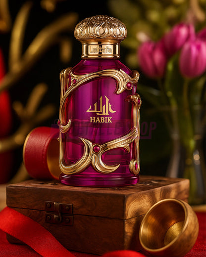 Perfume Habik de Lattafa para mujer en un ambiente elegante y sofisticado
